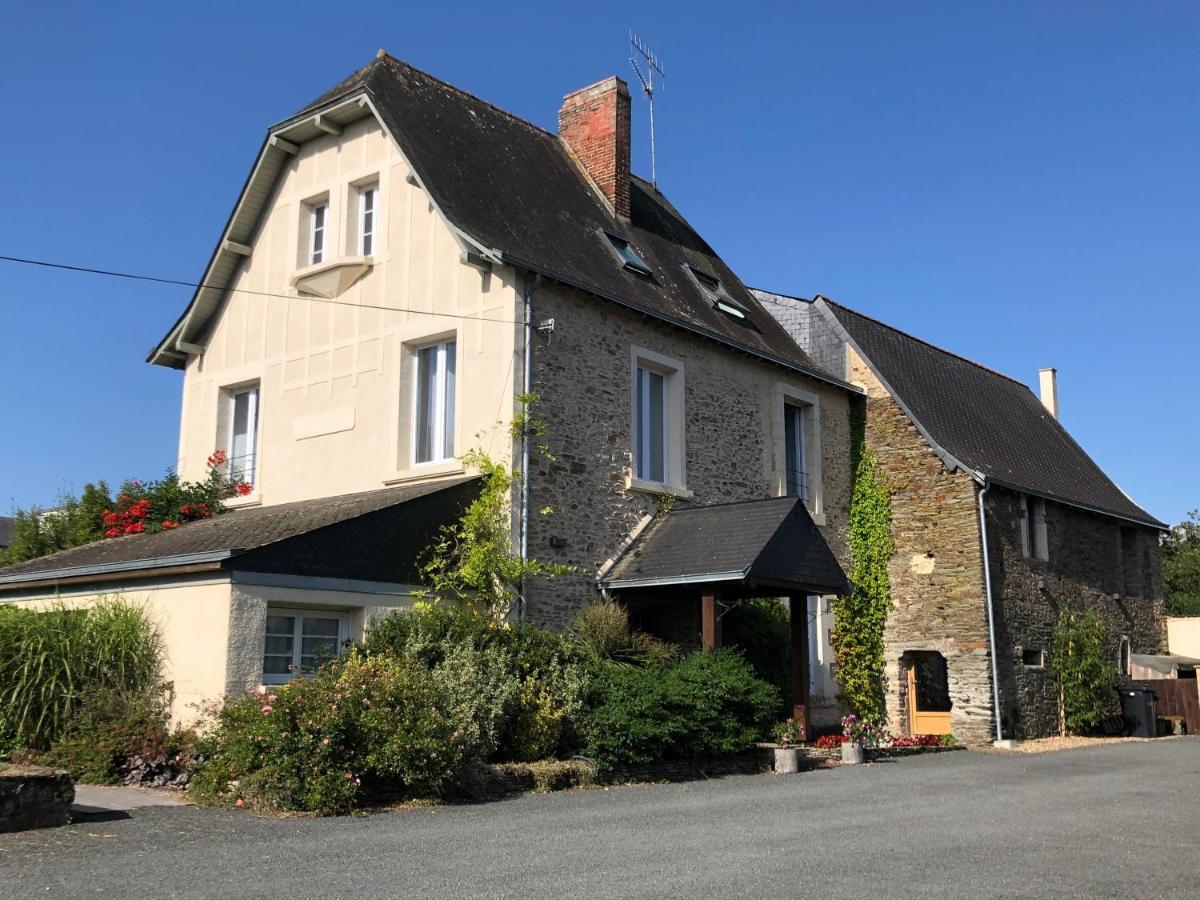 Le Manoir De La Vieille Douve Bed & Breakfast Bourg-d'Ire Eksteriør bilde