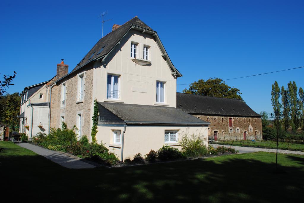 Le Manoir De La Vieille Douve Bed & Breakfast Bourg-d'Ire Eksteriør bilde